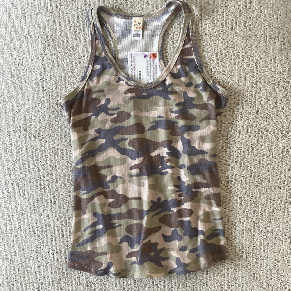 7th Ray razor back camo tank top.